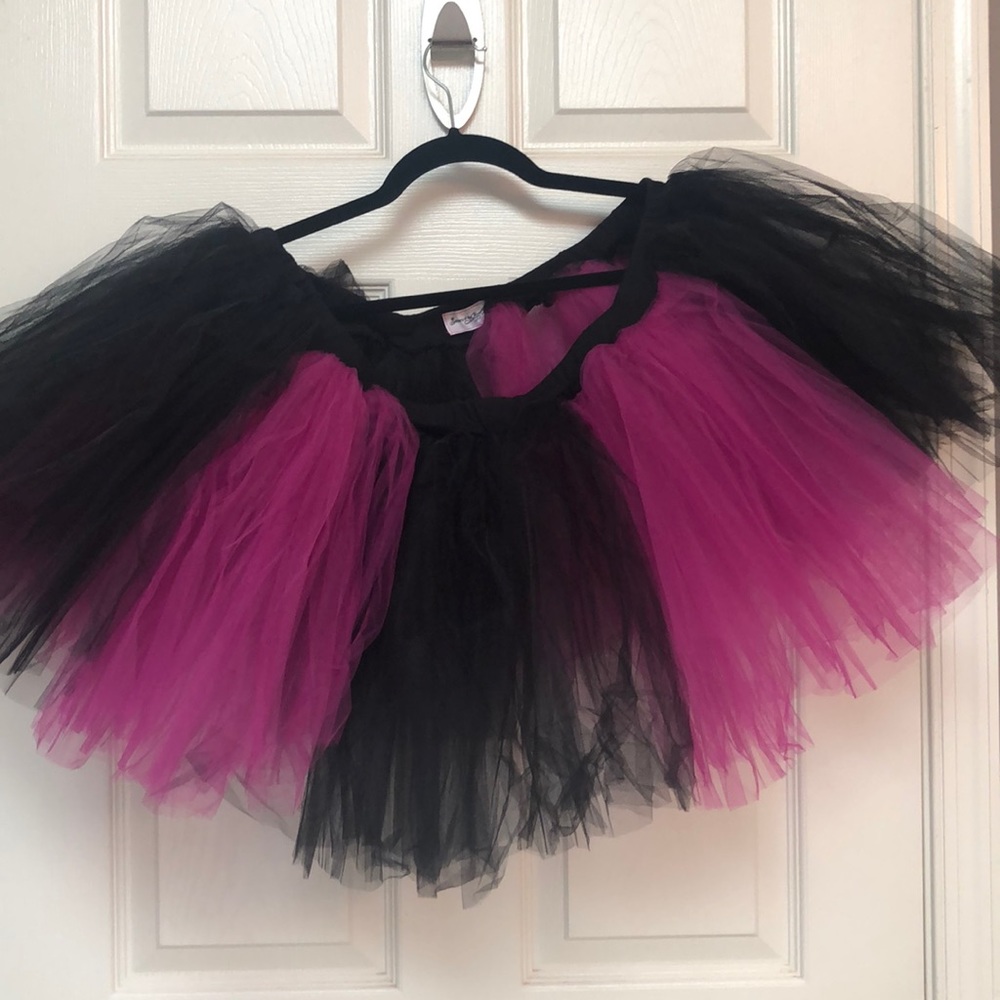 Beautifully made extra puffy TUTU black fuchsia XL